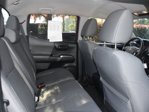 Used 2017 Toyota Tacoma TRD Sport image 17