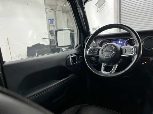 Used 2021 Jeep Wrangler Unlimited Sahara w/ Cold Weather Group AWD/4WD image 15
