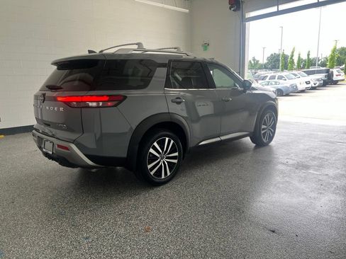 Used 2025 Nissan Pathfinder Platinum AWD/4WD image 5