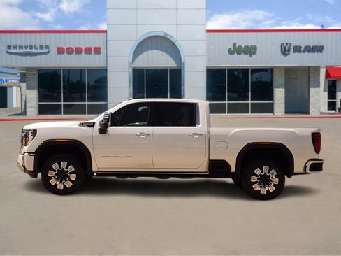 Used 2024 GMC Sierra 2500 Denali w/ Denali Reserve Package AWD/4WD image 3