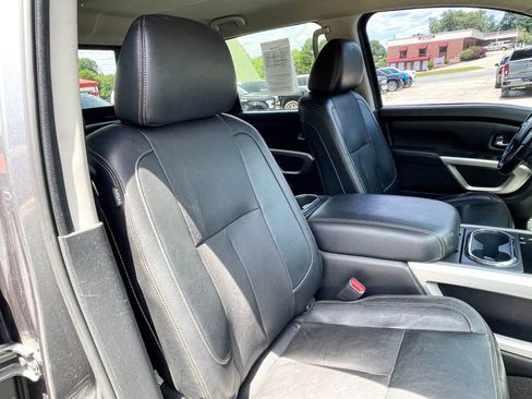 Used 2018 Nissan Titan SL w/ Chrome Package AWD/4WD image 11
