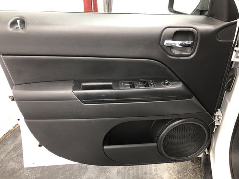 Used 2016 Jeep Patriot High Altitude image 14