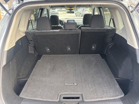 Used 2021 Nissan Rogue SV image 12