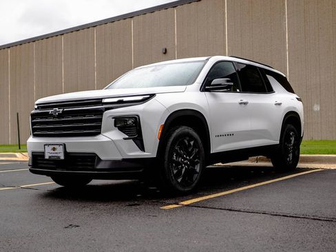 New 2026 Chevrolet Traverse LT w/ Midnight/Sport Edition FWD image 4