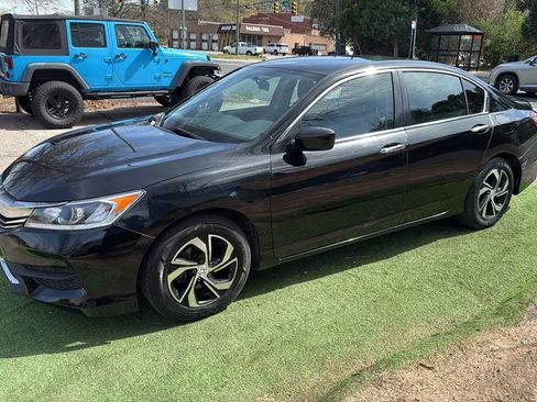 Used 2017 Honda Accord LX image 4