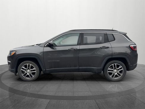 Used 2020 Jeep Compass Latitude image 2