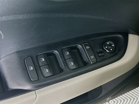 Used 2024 Hyundai Venue SEL image 23