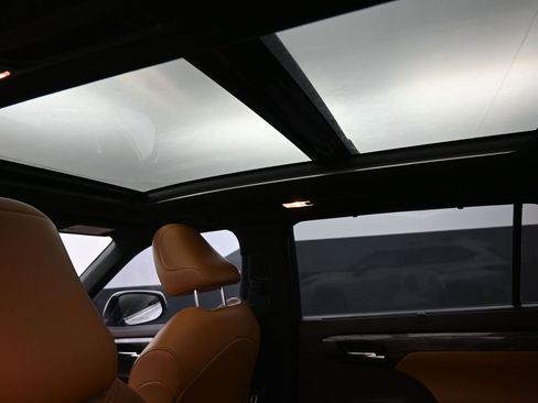 Used 2020 Toyota Highlander Platinum image 25