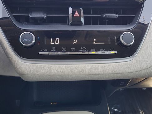 Used 2025 Toyota Corolla LE image 20