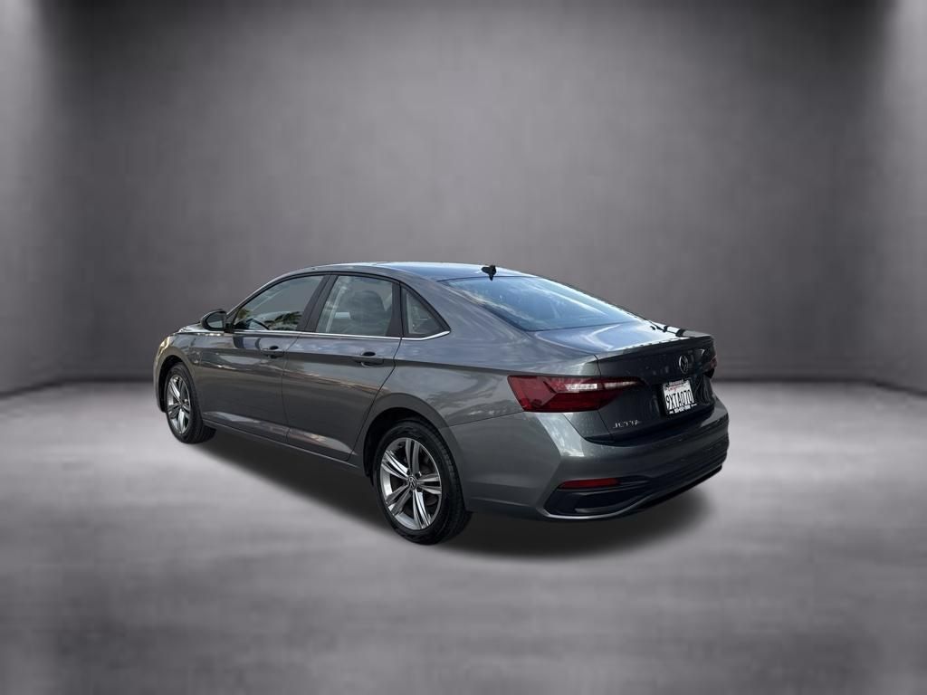 Used 2024 Volkswagen Jetta SE FWD image 6