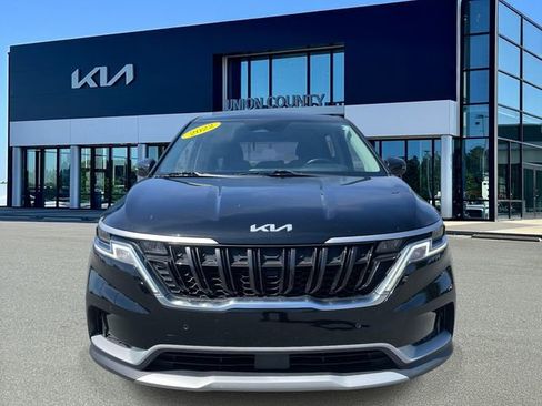 Used 2022 Kia Carnival EX FWD image 2