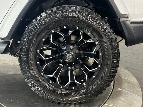 Used 2021 Jeep Wrangler Unlimited Sahara AWD/4WD image 23