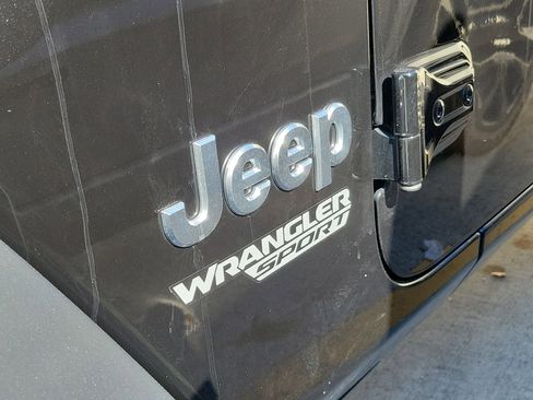 Used 2018 Jeep Wrangler Sport image 4
