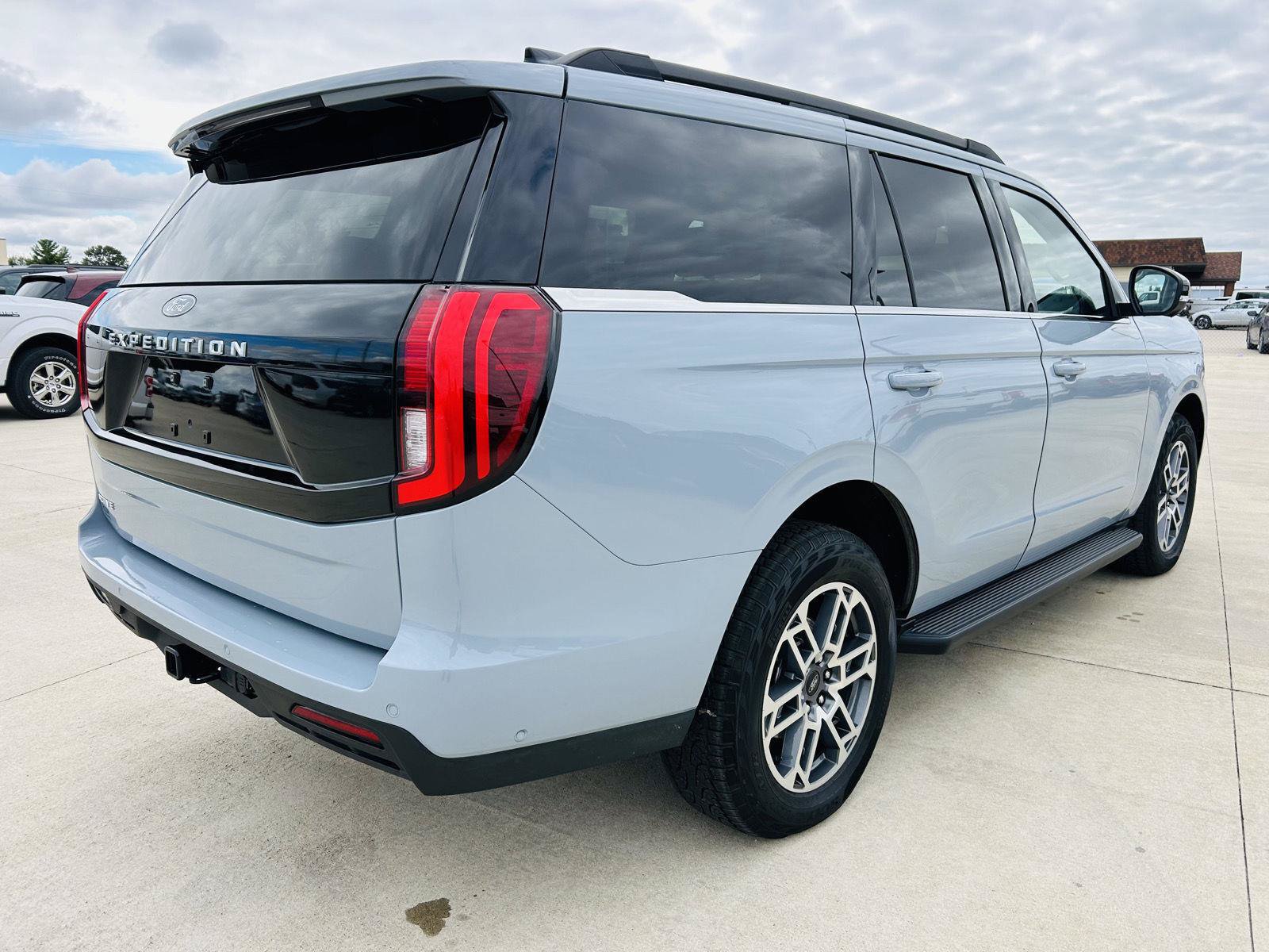 Used 2025 Ford Expedition Active AWD/4WD image 47
