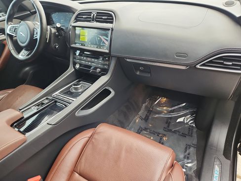 Used 2019 Jaguar F-PACE S image 29