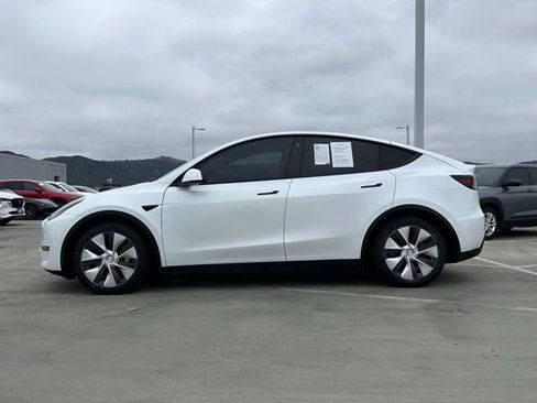 Used 2022 Tesla Model Y Long Range AWD/4WD image 7