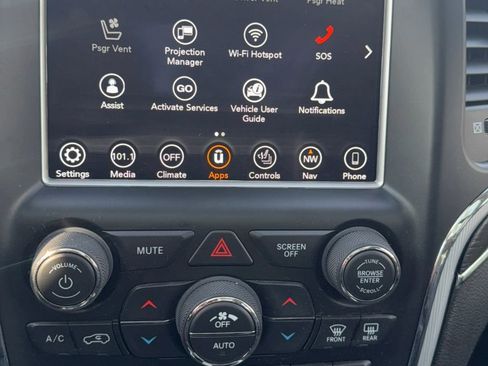 Used 2018 Jeep Grand Cherokee Summit image 11