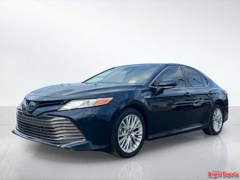 Certified 2020 Toyota Camry XLE w/ Sunroof Package FWD image 2
