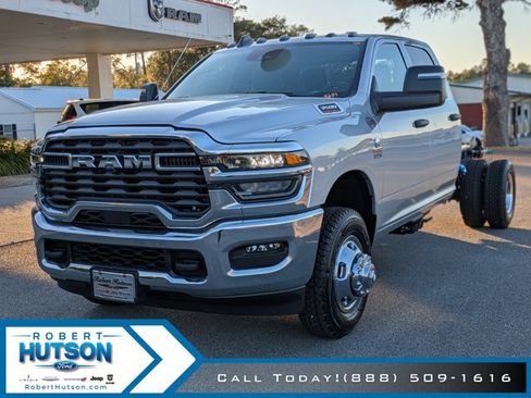 New 2026 RAM 3500 Tradesman w/ Chrome Appearance Group A AWD/4WD image 2