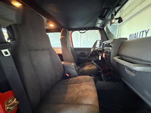Used 2005 Jeep Wrangler Unlimited Rubicon AWD/4WD image 16