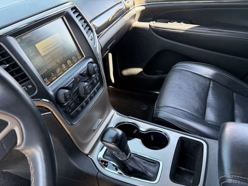 Used 2017 Jeep Grand Cherokee Overland RWD image 25