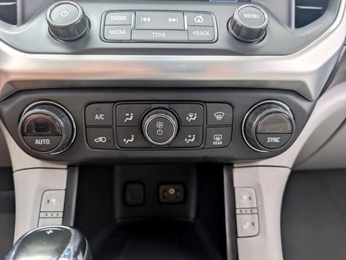 Used 2018 GMC Acadia SLT AWD/4WD image 21