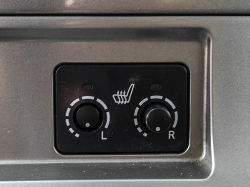 Used 2012 Toyota Highlander SE w/ Tow Pkg image 9