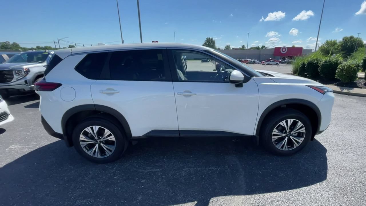 Used 2023 Nissan Rogue SV AWD/4WD image 2