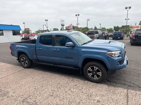 Used 2019 Toyota Tacoma TRD Sport w/ TRD Premium Sport Package AWD/4WD image 6