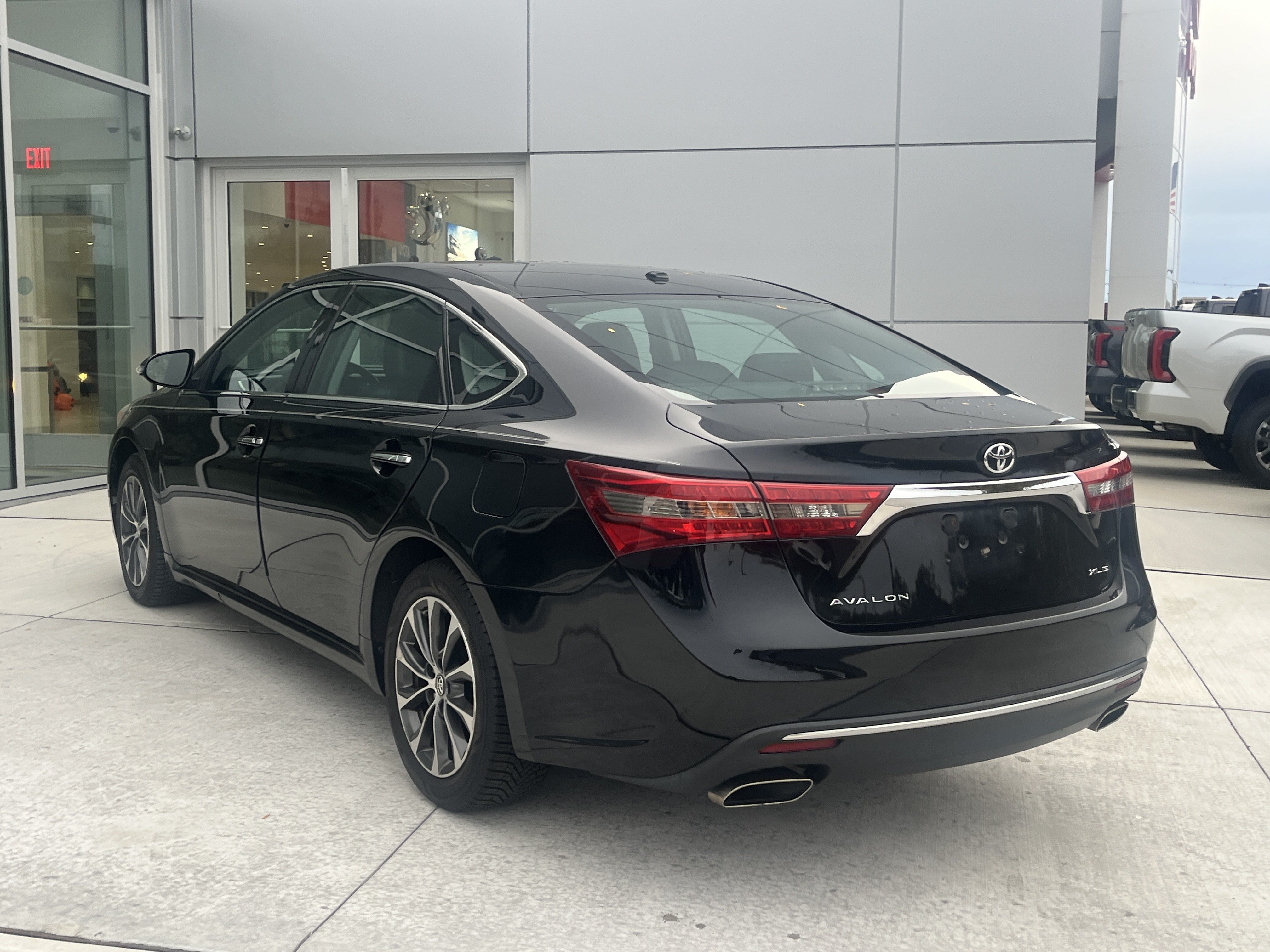 Used 2016 Toyota Avalon XLE Plus FWD image 4