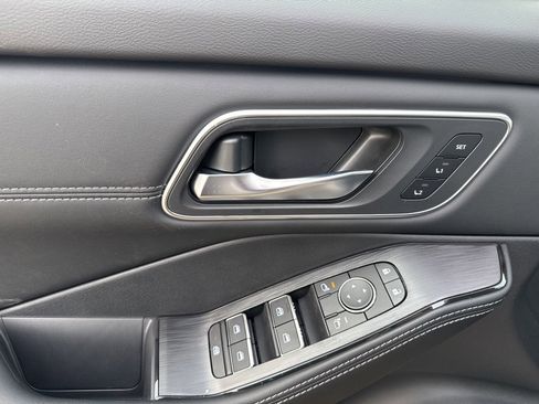 New 2026 Nissan Rogue Platinum image 13