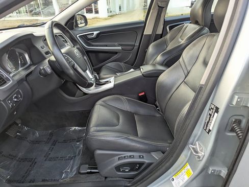 Used 2017 Volvo S60 T5 Dynamic image 16