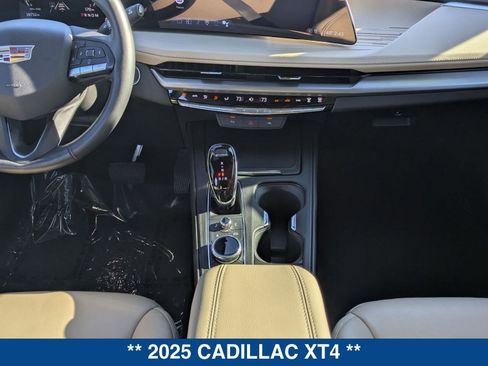 Used 2025 Cadillac XT4 Premium Luxury image 20