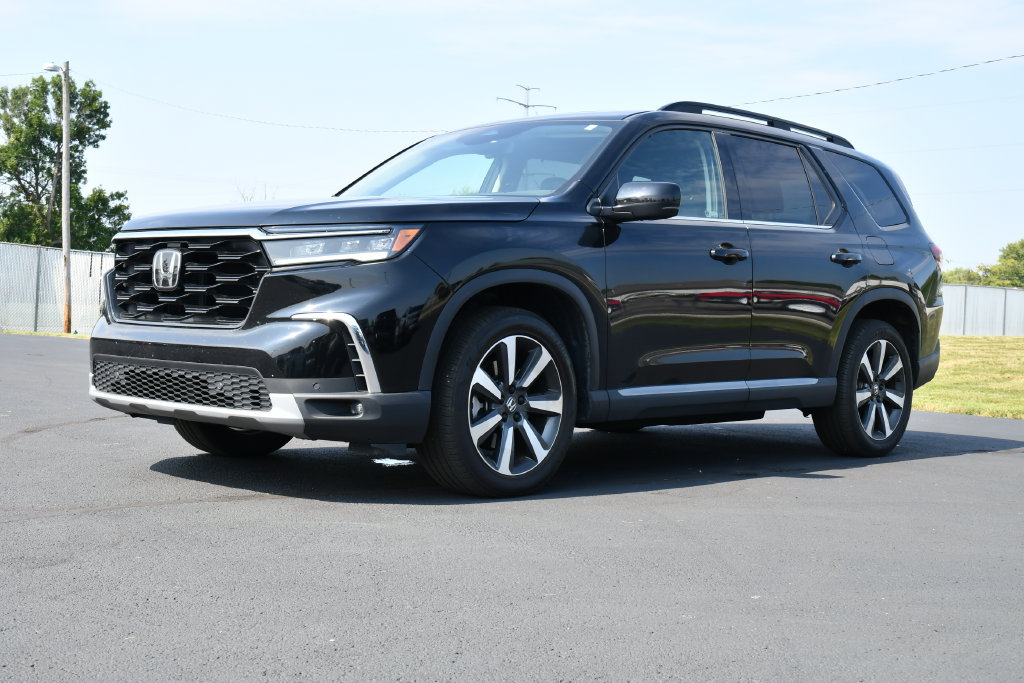 Used 2024 Honda Pilot Touring image 3