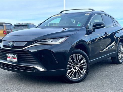 Used 2021 Toyota Venza XLE image 1