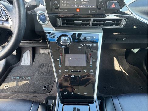 Used 2017 Toyota Mirai image 11
