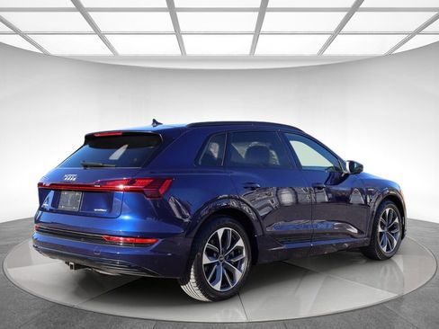 Used 2021 Audi e-tron Premium Plus w/ Premium Plus Package image 5