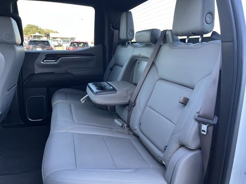 Used 2023 GMC Sierra 1500 SLT image 12