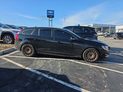 Used 2015 Volvo V60 T5 Platinum image 4