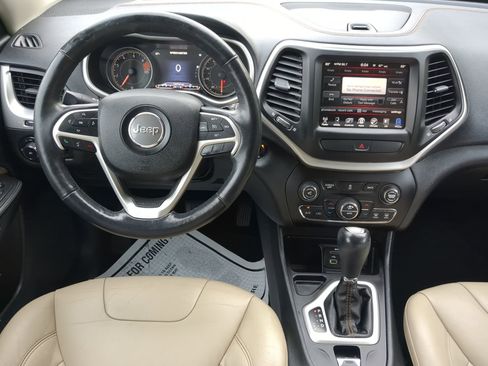 Used 2016 Jeep Cherokee Limited image 38