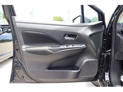 Used 2021 Nissan Versa SV image 18