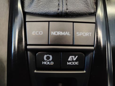 Used 2026 Toyota Camry LE w/ Convenience Package FWD image 32