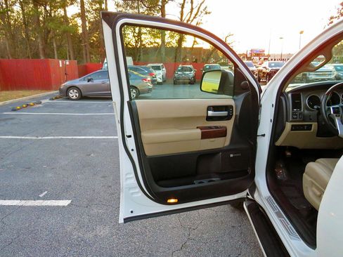 Used 2014 Toyota Sequoia Platinum image 35