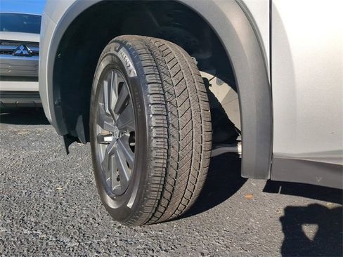 Used 2023 Nissan Pathfinder SV image 37