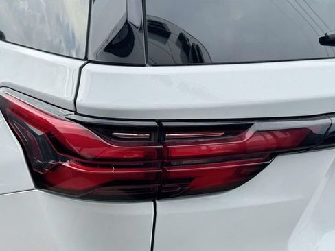 Used 2023 Chevrolet Traverse RS AWD/4WD image 7