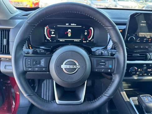 Used 2025 Nissan Pathfinder Platinum w/ Cargo Package image 18