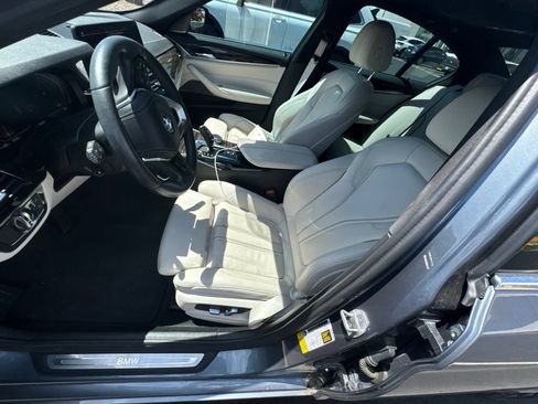 Used 2022 BMW 530i w/ Premium Package RWD image 6
