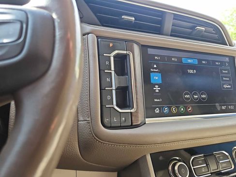 Certified 2021 GMC Yukon XL Denali AWD/4WD image 31