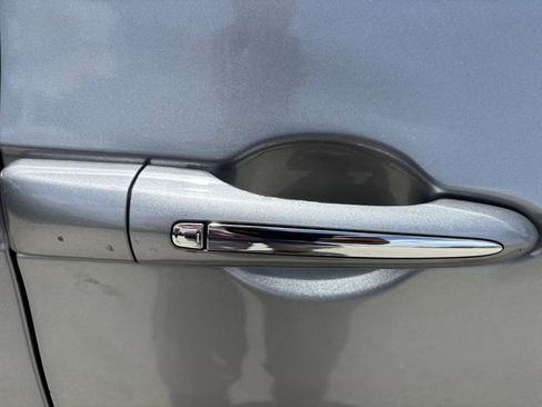 Used 2020 Chrysler Pacifica Touring-L FWD image 33