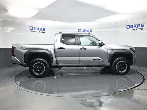 Used 2025 Toyota Tacoma TRD Off-Road image 9